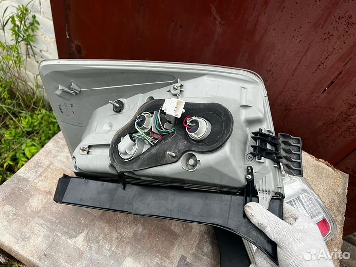 Фонари задние Prius 30