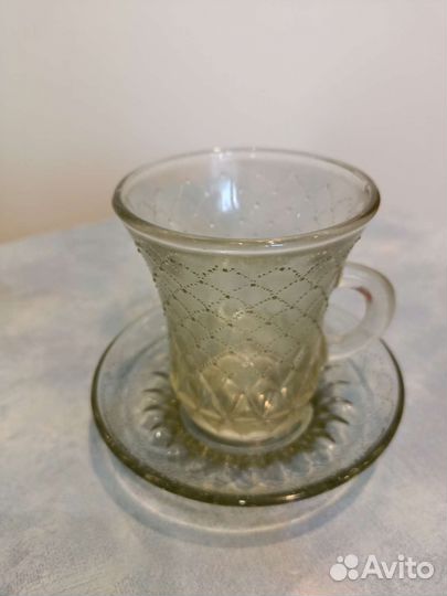 Кофейные чашечки с блюдцами, стекло