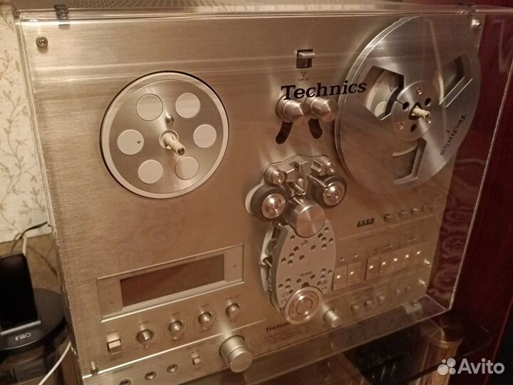 Катушечный магнитофон Technics777