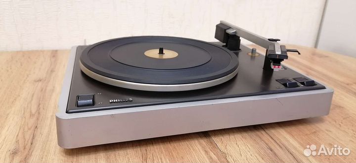 Проигрыватель винила philips 22GA227