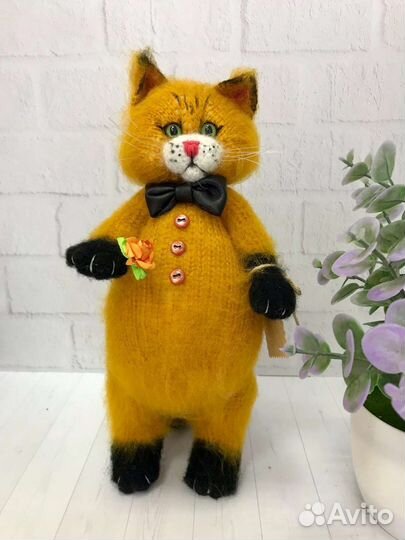 Интерьерная игрушка (кот вязанный)