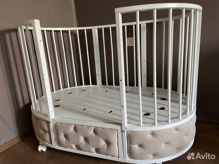 Продам кроватка и комод + матрасы круг овал