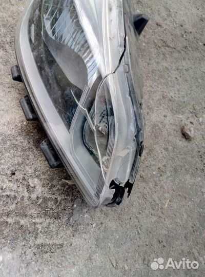 Фара передняя правая Kia Rio 4