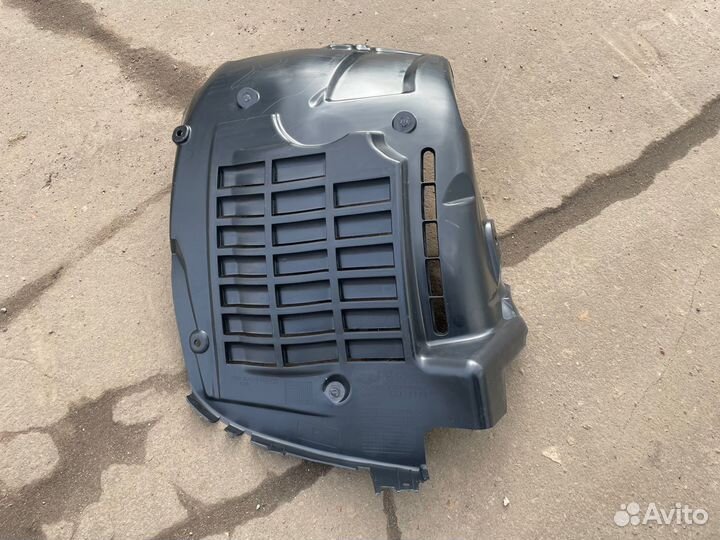 Подкрылок передний правый Range Rover Vogue Sport