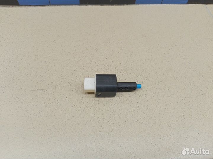 Датчик включения стопсигнала Land Cruiser (150) -P