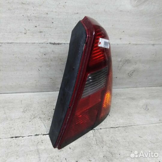 Фонарь задний правый Renault Clio II дорестайлинг