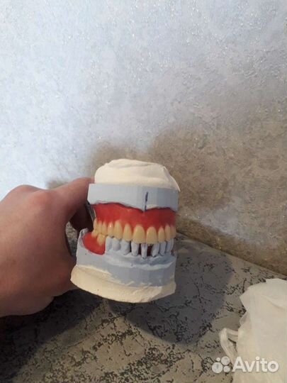 Зубной техник