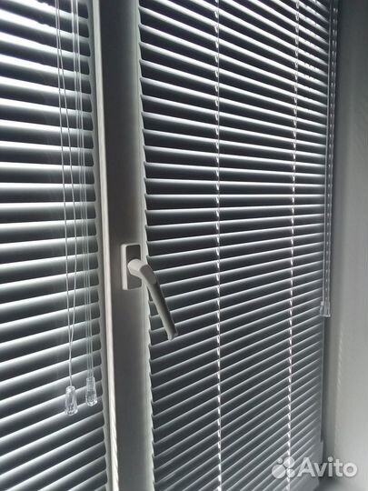 Жалюзи и рулонные шторы на окна