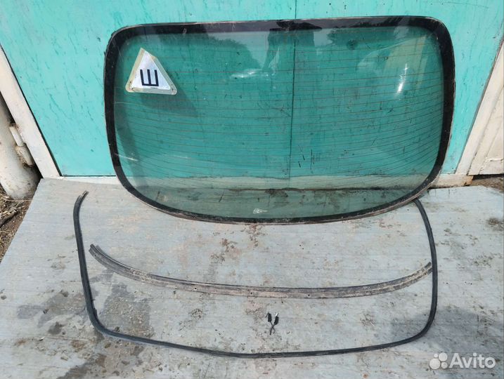 Стекло заднее Ниссан Максима Цефиро А32