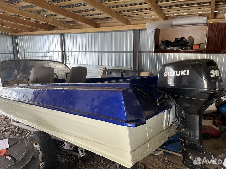 Лодка моторная