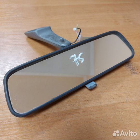 Зеркало заднего вида в салоне Nissan Sunny