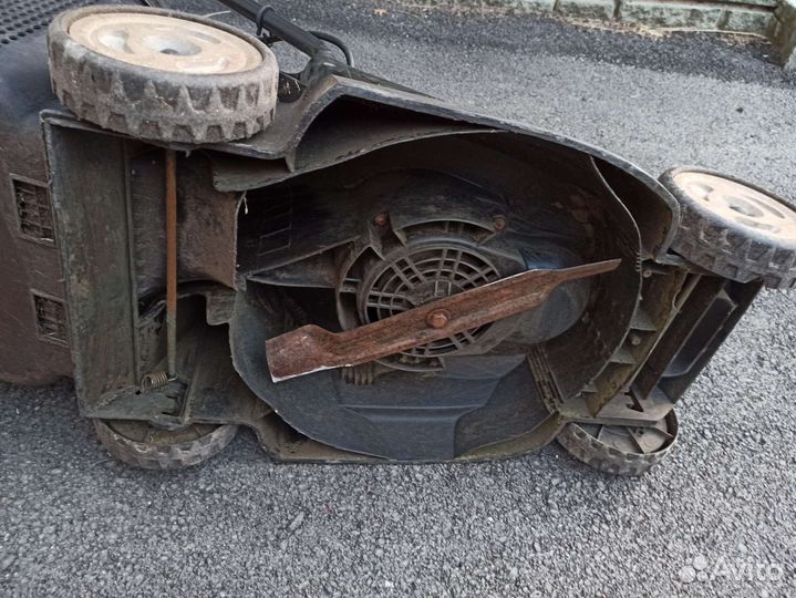 Газонокосилка электрическая