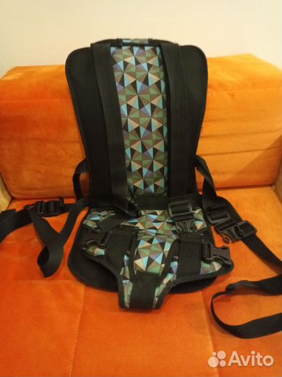 Бескаркасное детское автомобильное кресло