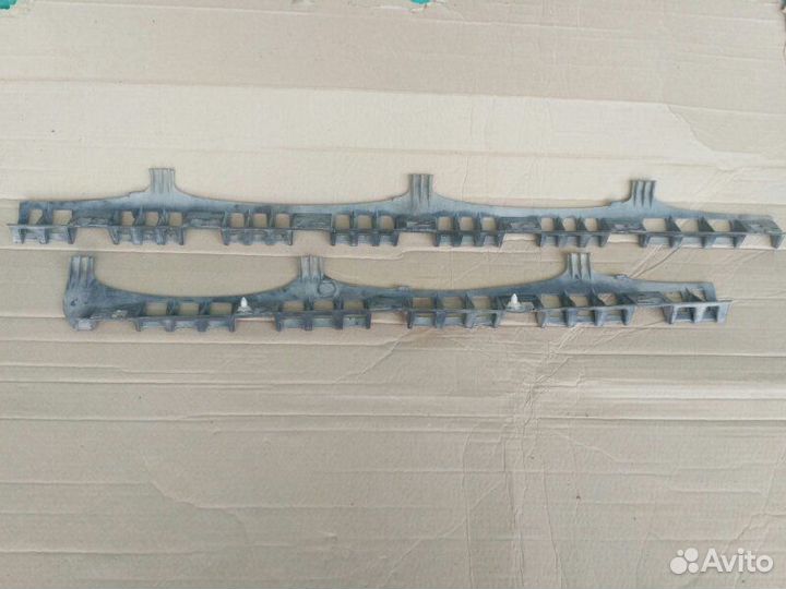 Кронштейн порога правый Volkswagen Passat Cc 1.8