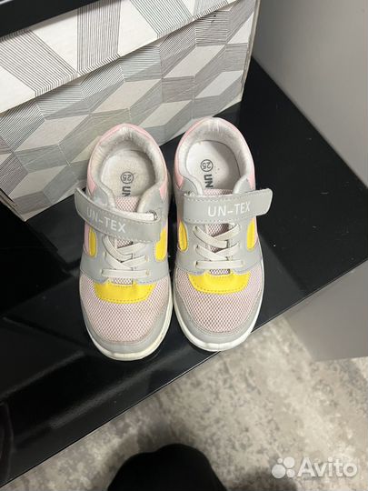 Кроссовки Юничел 25 размер на девочку