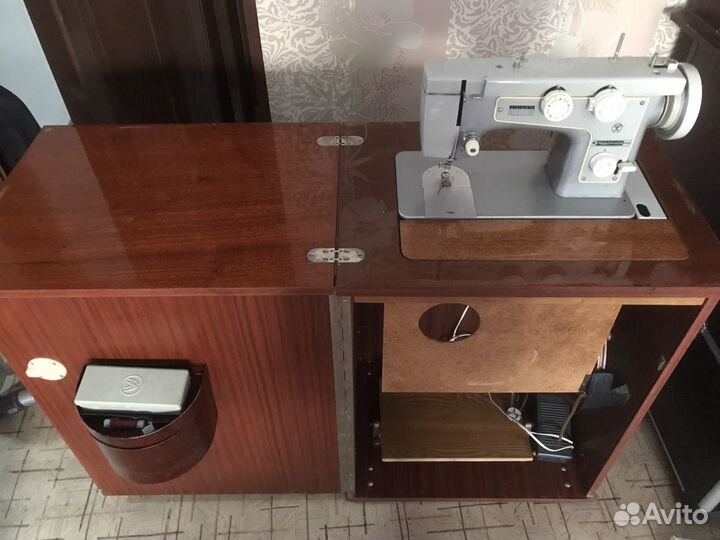 Электрическая швейная машина Подольск 142