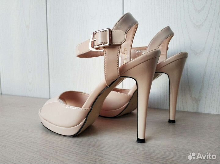 Босоножки 39 бежевые на высоком каблуке удобные