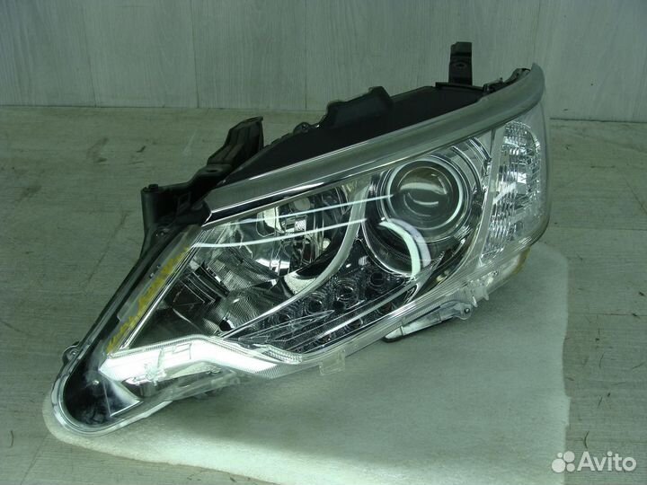 Фара левая Toyota Camry
