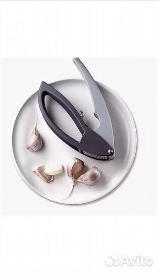 Тапервер сковорода 20 см;пресс для чеснока
