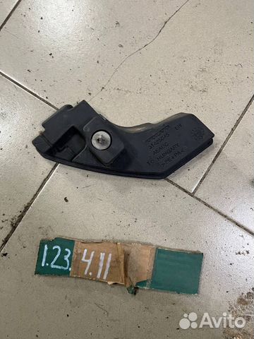 Уплотнитель левый Volvo Xc90 2 2014-2021