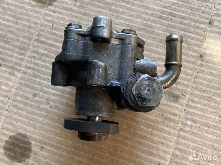 Насос гура 1,9; 2.4, 2,5 на Фольксваген Т4