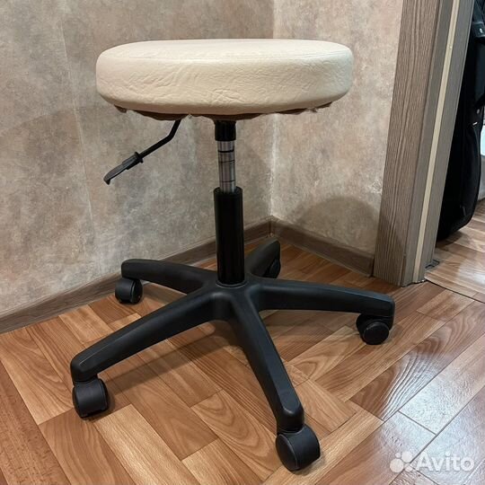 Стул для мастера + тележка в цвет