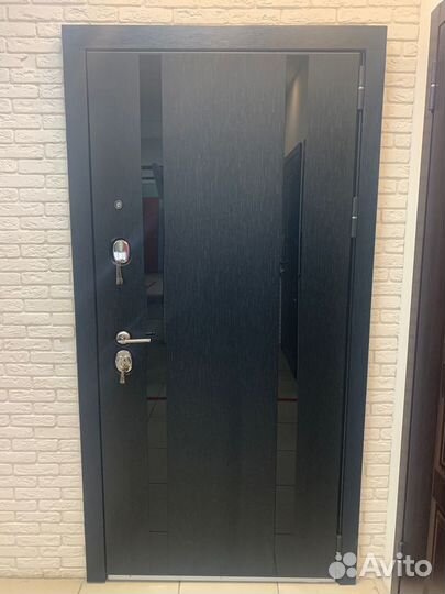 Дверь входная металлическая новая