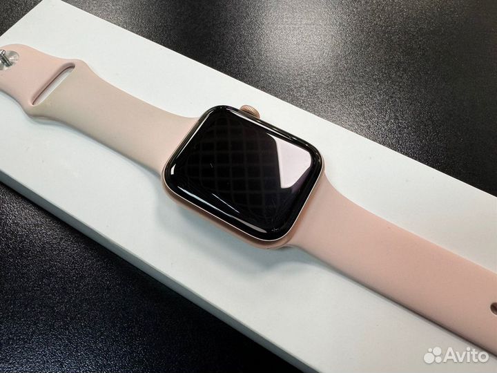 Apple Watch SE 44mm Gold