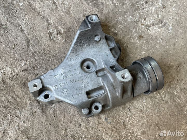 Кронштейн генератора Volkswagen Golf 6 2008-2012г