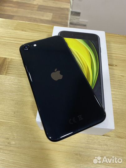 Телефон iPhone se 2020