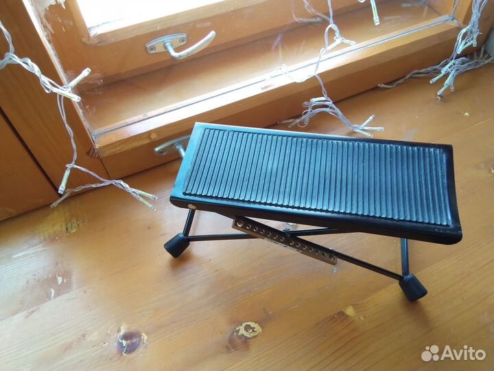 Подставка для гитариста