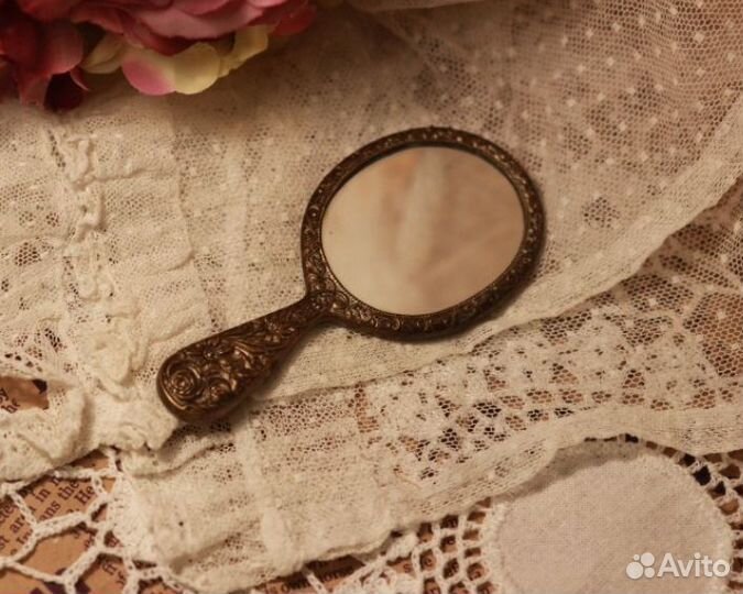 Миниатюрное старинное зеркальце