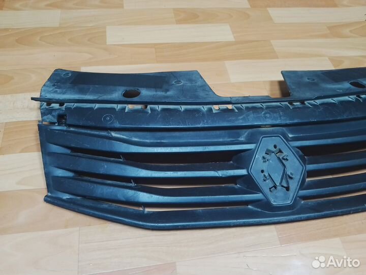 Решетка радиатора Renault Logan Sandero 1 Оригинал