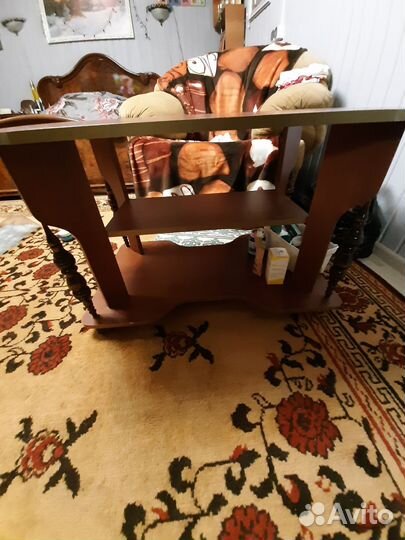 Продам журнальный столик в хорошем состоянии