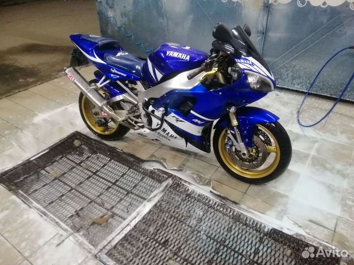 Yamaha YZF-R1