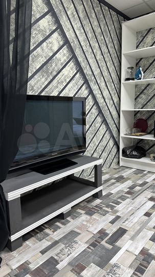 2-к. квартира, 100 м², 1/17 эт.