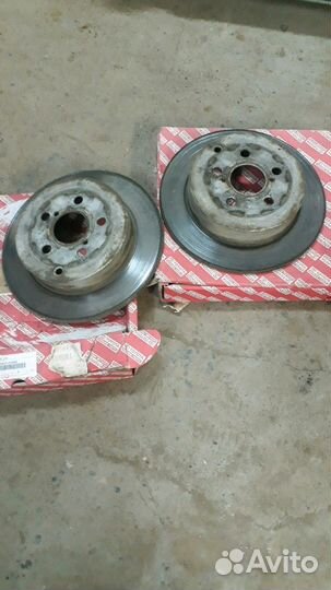 Тормозные задние диски Тойота Avensis1.8