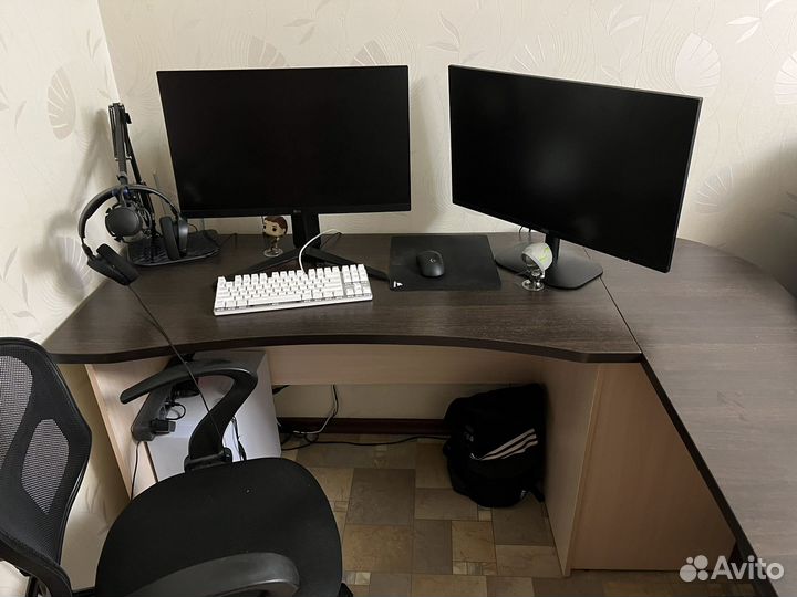 Компьютерный стол