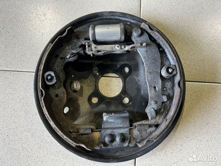 Щит опорный задний левый Renault Arkana пробег 46