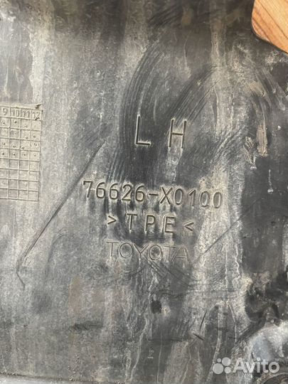 Брызговик задний левый Toyota Land Cruiser 200