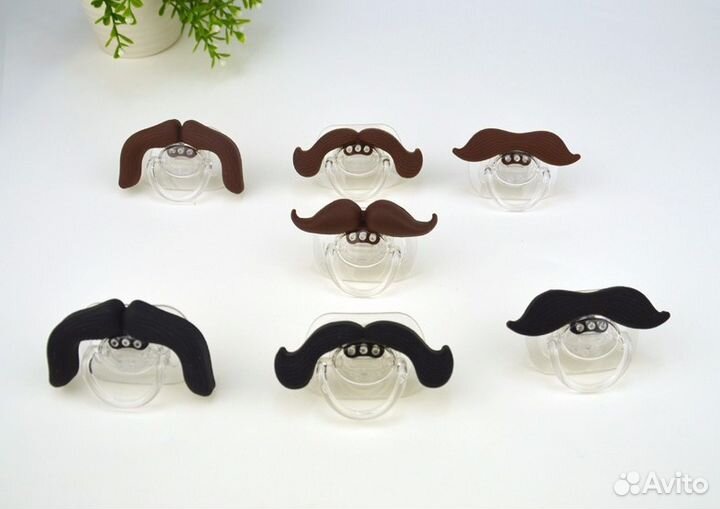 Пустышка (соска) с усами разные