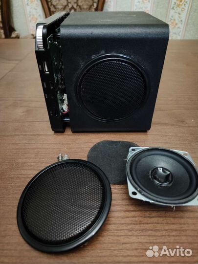 Портативная музыкальная колонка на запчасти