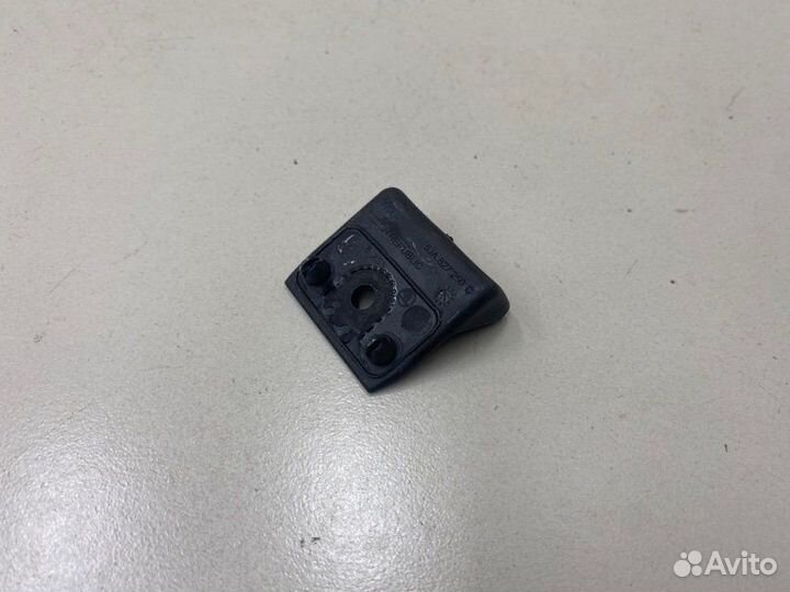 Отбойник крышки багажника Volkswagen Polo 6