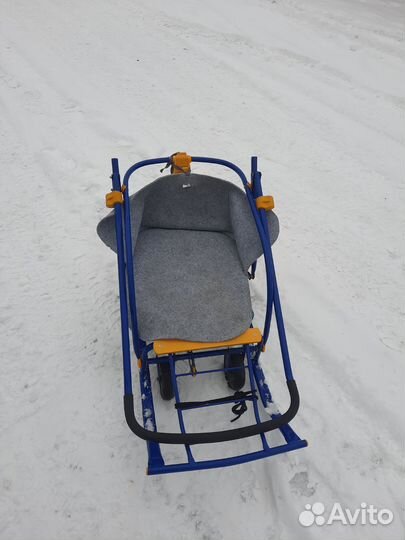 Детские санки с выдвижными колесами