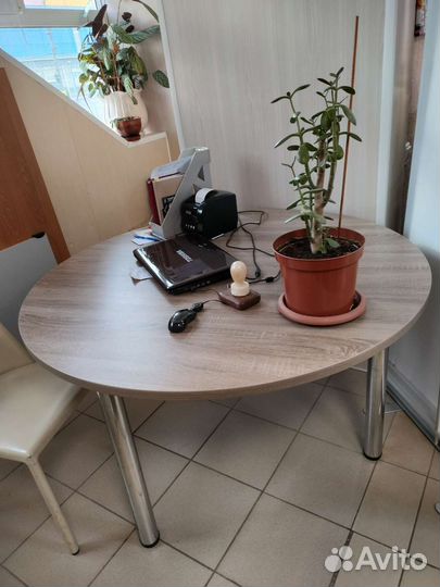 Стол