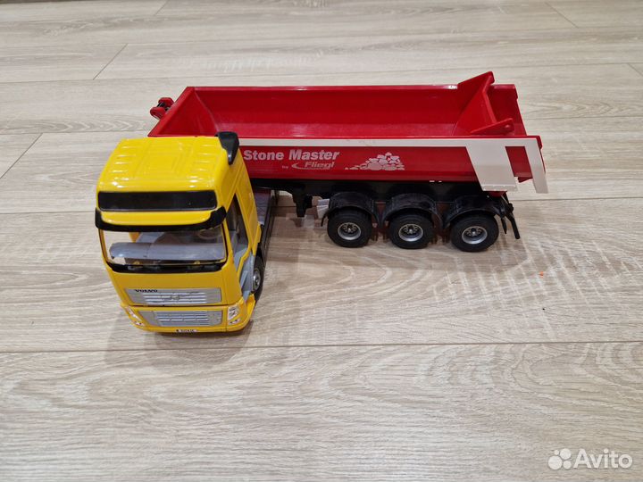 Игрушечная машина