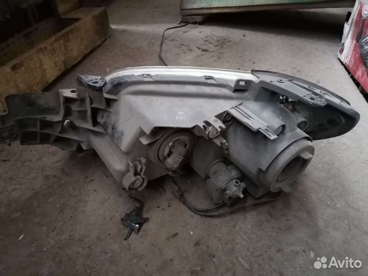 Фара передняя правая