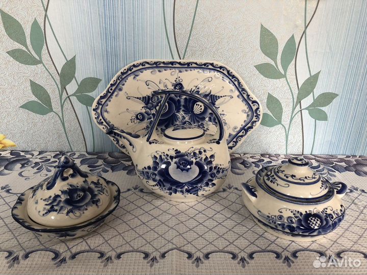 Сахарница, маслёнка, чайник