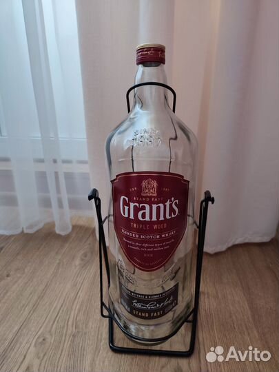 Бутылка и коробка от виски качели