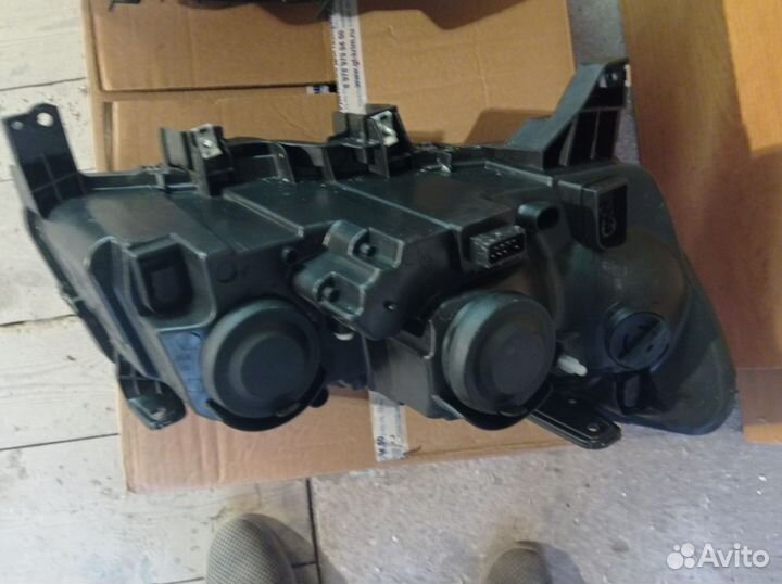 Фары на geely emgrand ес7 хэтчбек